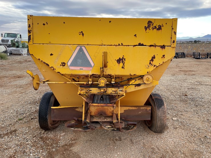 #1663-•-dry-fertilizer-cart-image-2