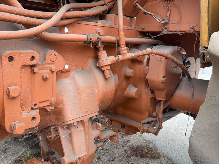 minneapolis-moline-g706-image-32