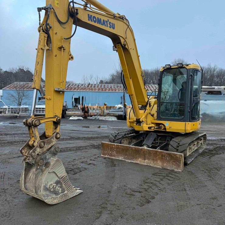 2017 KOMATSU PC88MR-10