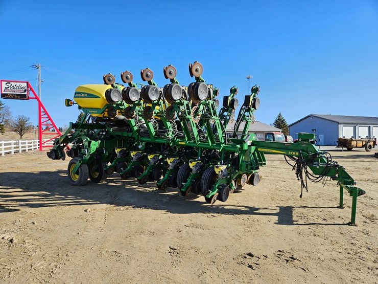 2017-john-deere-1795-image-8