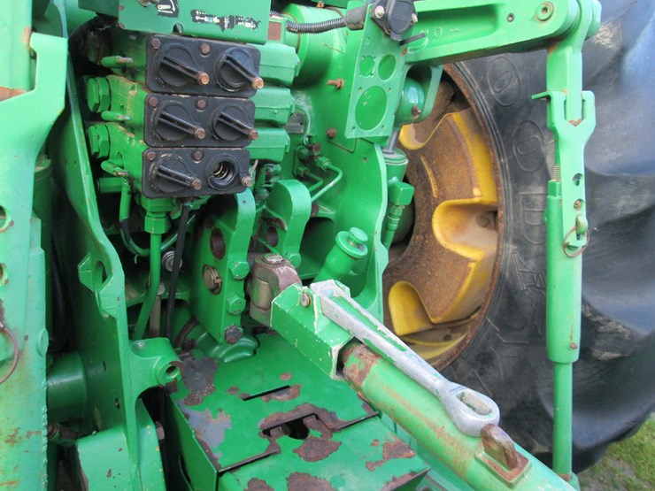 john-deere-8310-image-9