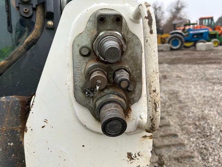 2017-bobcat-t870-image-11