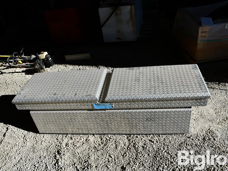 adrian-steel-truck-bed-toolbox-image-2