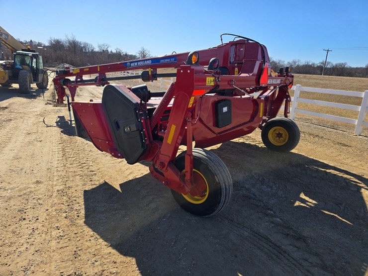 2021-new-holland-313-image-3