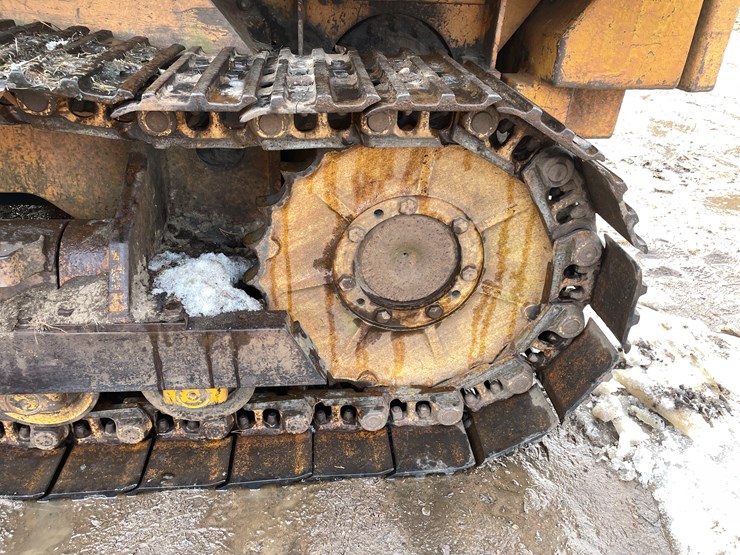 #13009-•-case-8500-crawler-loader-image-14