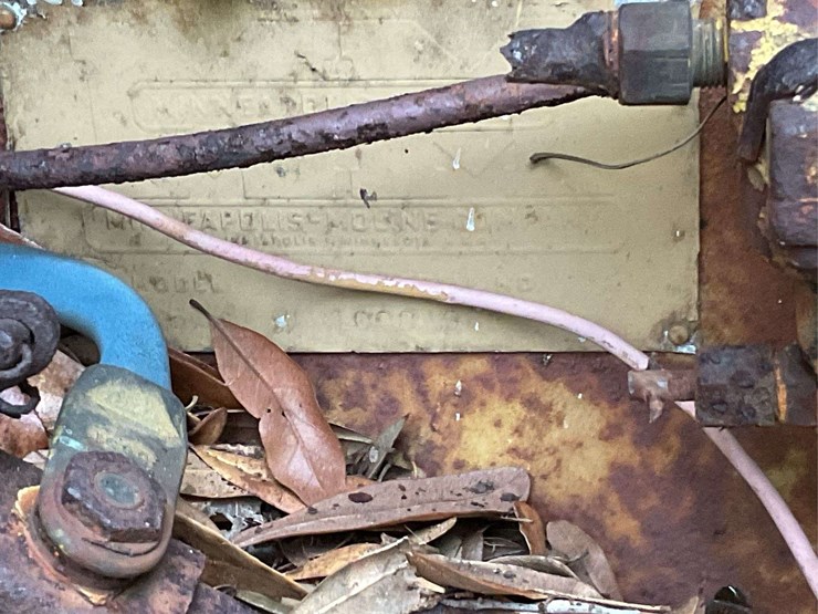 minneapolis-moline-parts-tractor-image-11