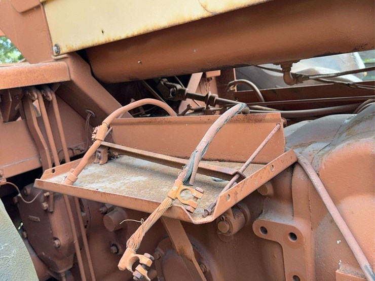 minneapolis-moline-g706-image-29