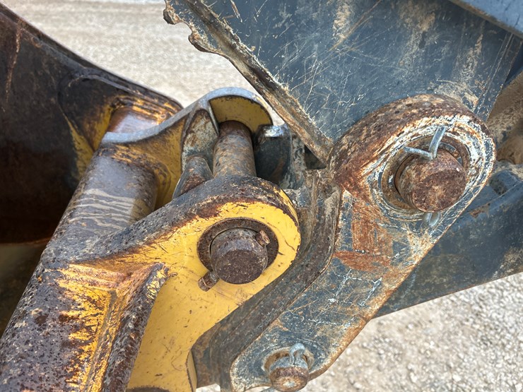 2011-deere-310sj-image-37