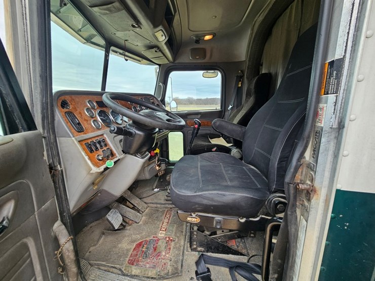 2006-peterbilt-379-image-37
