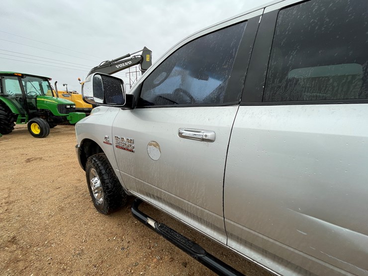 2014-dodge-2500-image-77