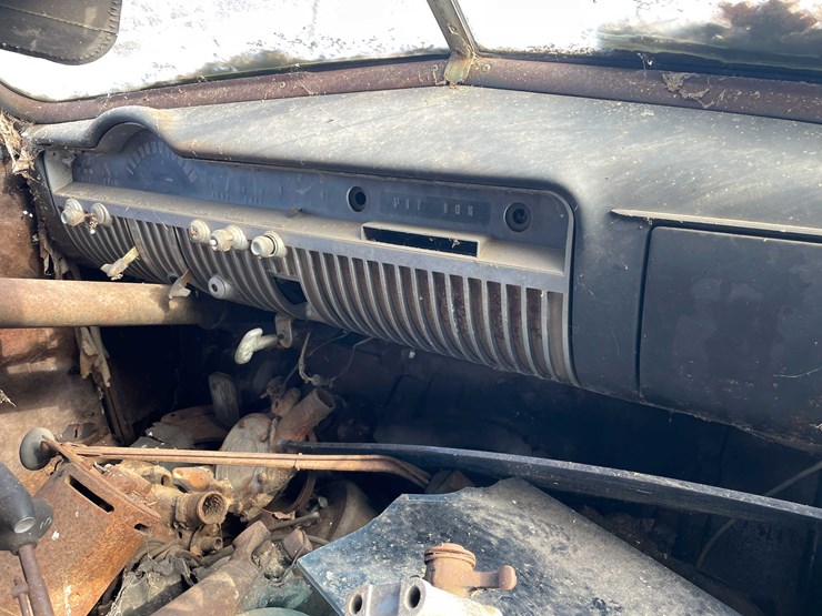 #13026-•-(1)-vintage-truck-and-(2)-vintage-cars-(no-title)-image-148