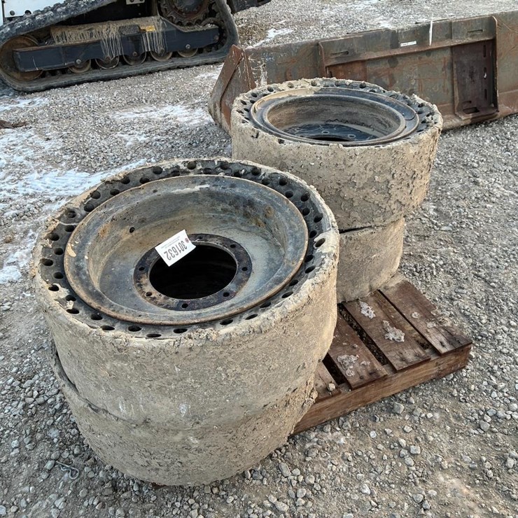 33x12-20 Skid Steer Tires