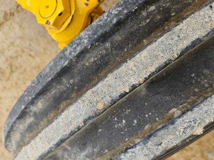 #47-•-international-2506-tractor-image-38