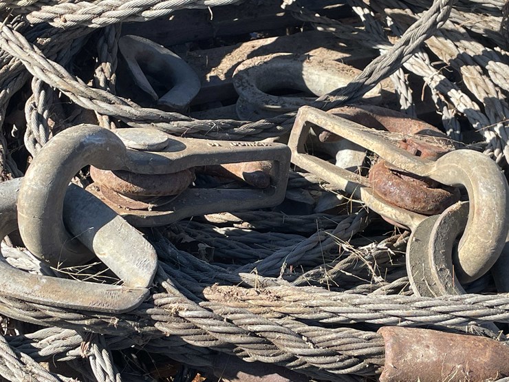 #13094-•-pile-of-steel-cables-image-3