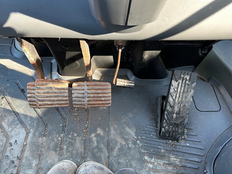 2017-caterpillar-430f2-it-image-19