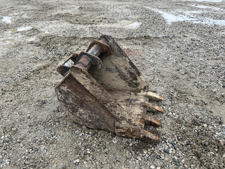 bobcat-24”-excavator-bucket-image-1