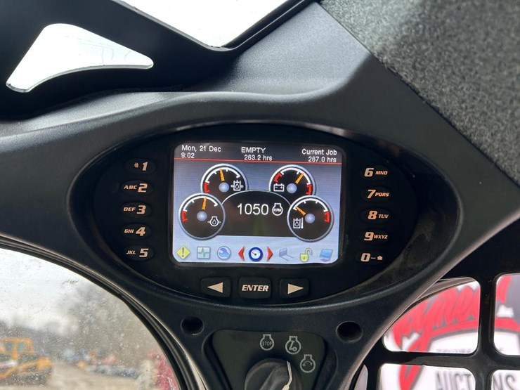 2022-bobcat-t770-image-22