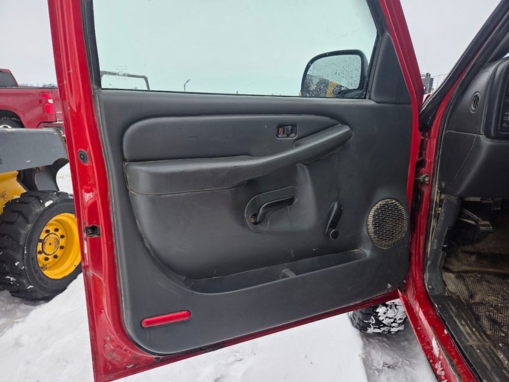 2004-chevrolet-2500-image-25