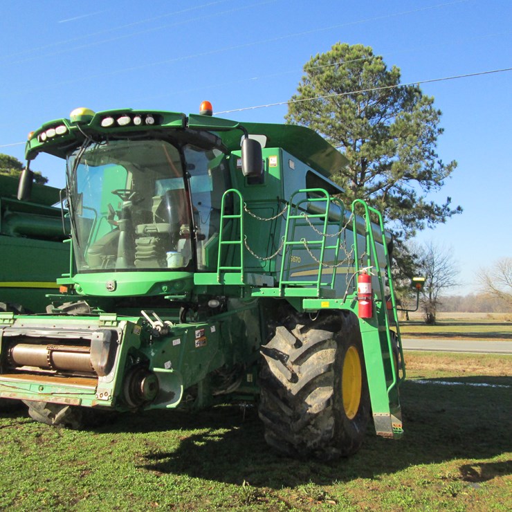 JOHN DEERE S670