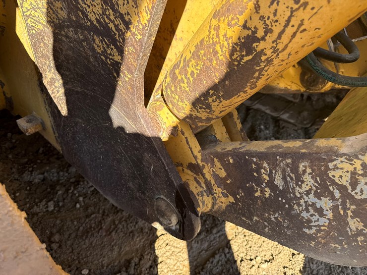 2015-caterpillar-d6t-lgp-image-61