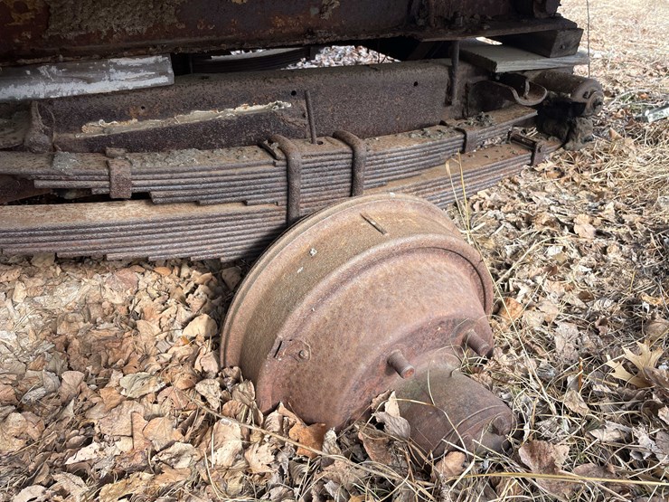 #13026-•-(1)-vintage-truck-and-(2)-vintage-cars-(no-title)-image-71