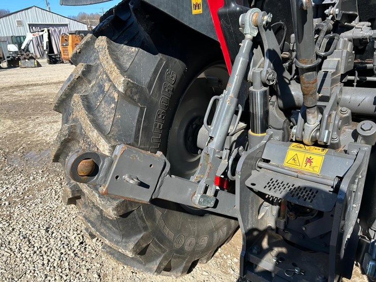 2023-massey-ferguson-5711-image-14