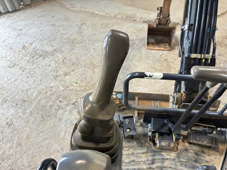 2019-deere-17g-image-26