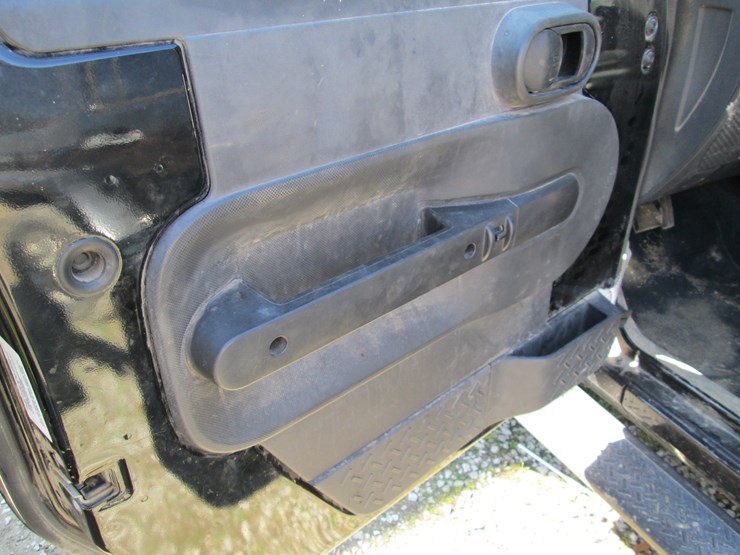 2010-jeep-wrangler-image-28