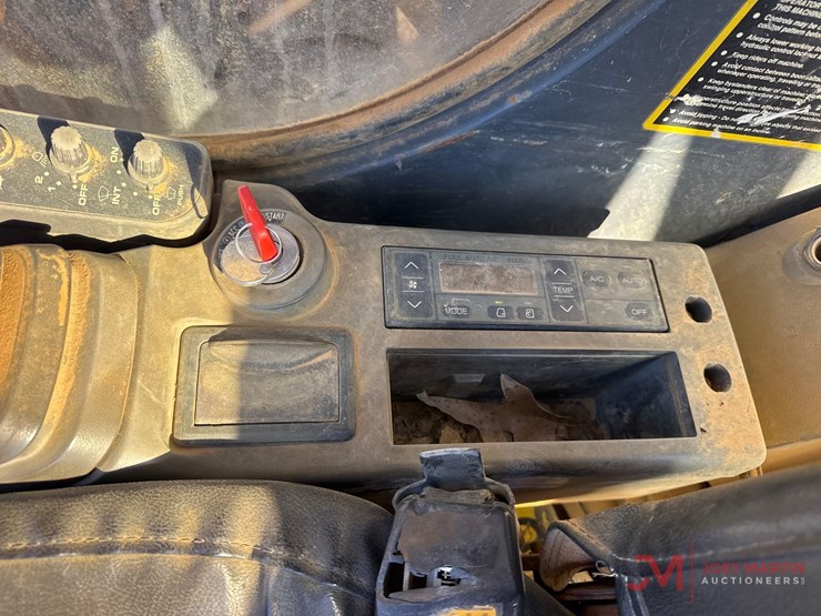 2002-deere-200c-lc-image-26