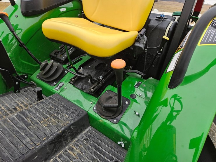 2025-john-deere-5067e-image-41