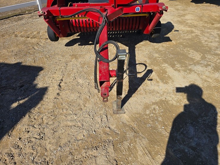 new-holland-166-image-9