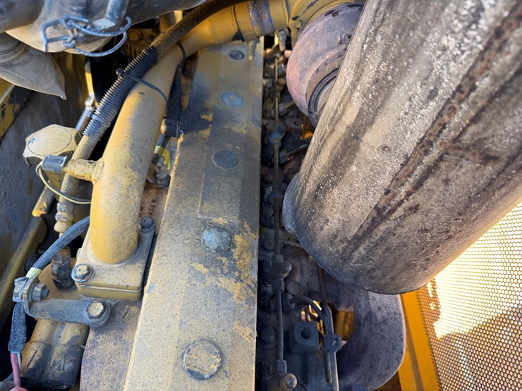 2006-deere-700j-image-31