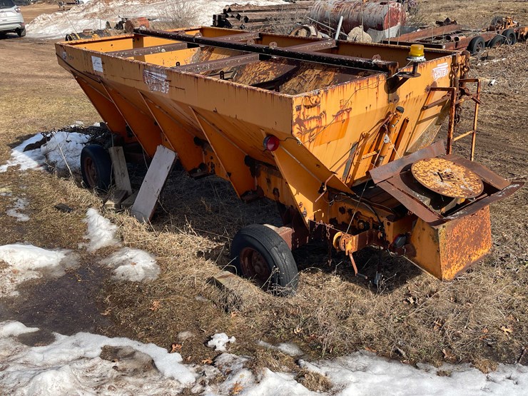 #13023-•-henderson-chief-spreader-image-5