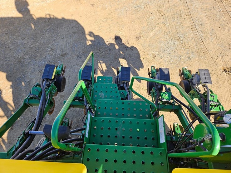 2017-john-deere-1795-image-39