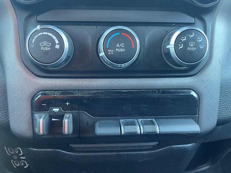 2022-dodge-2500-image-32