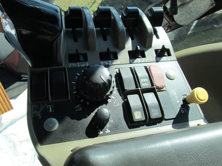 case-ih-magnum-305-image-46