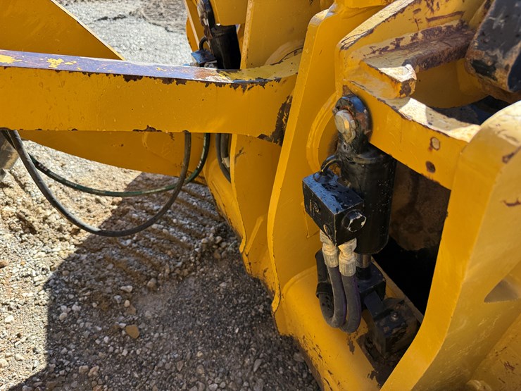 2016-caterpillar-938m-image-15