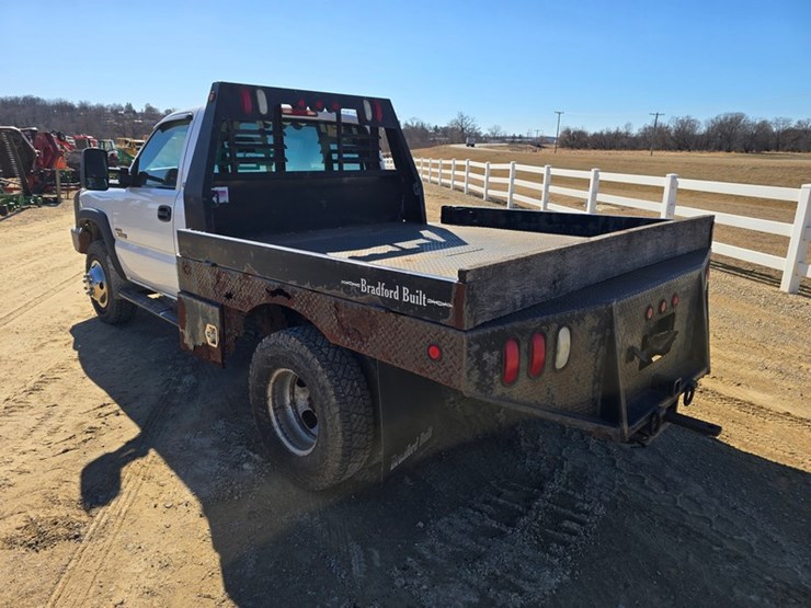 2003-chevrolet-3500-image-3