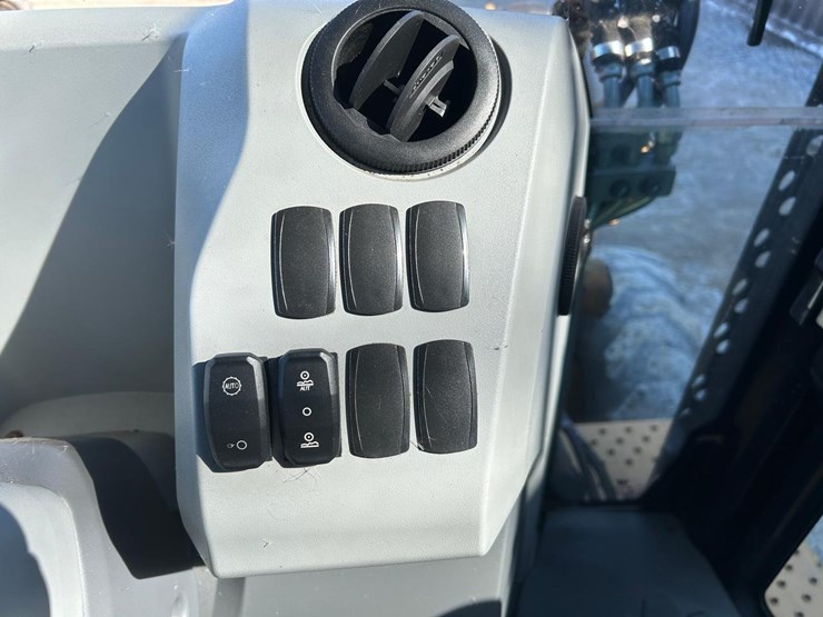 2017-caterpillar-430f2-it-image-25