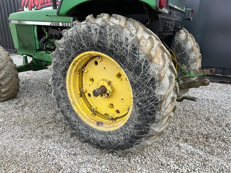 john-deere-2950-image-15