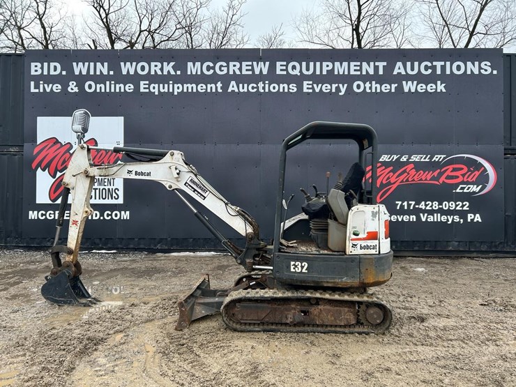 bobcat-e32-image-1
