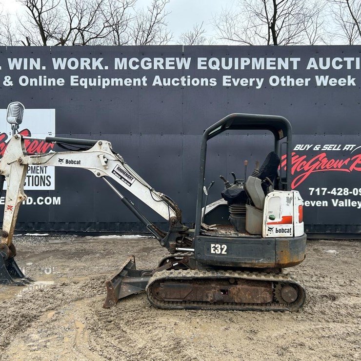 BOBCAT E32