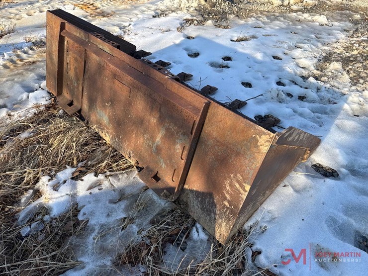 68"-tooth-bucket-skid-steer-attachment-image-2