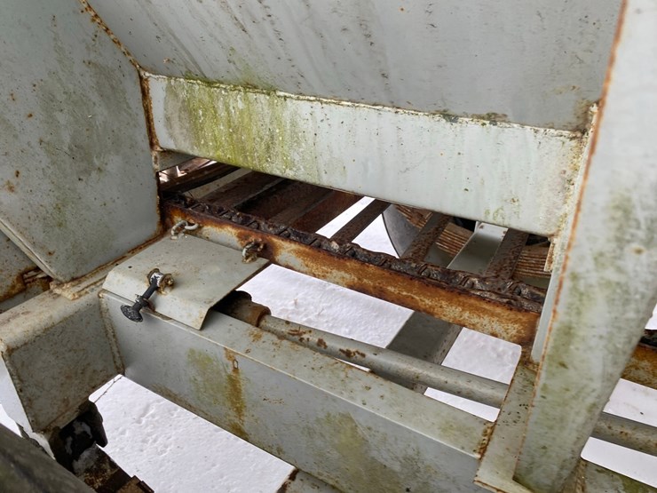 stoltzfus-lime-spreader-image-17