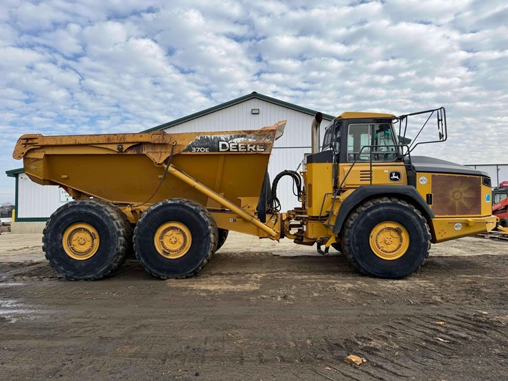 2014-deere-370e-image-3