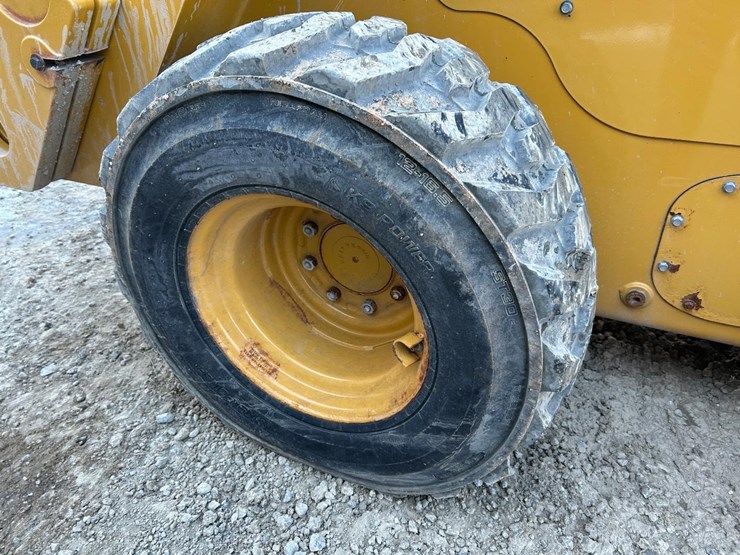 2022-caterpillar-262d3-image-13