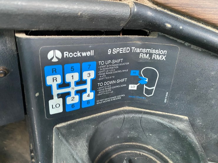 1994-freightliner-day-cab-semi-image-53