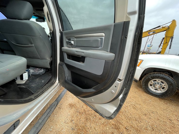 2014-dodge-2500-image-18