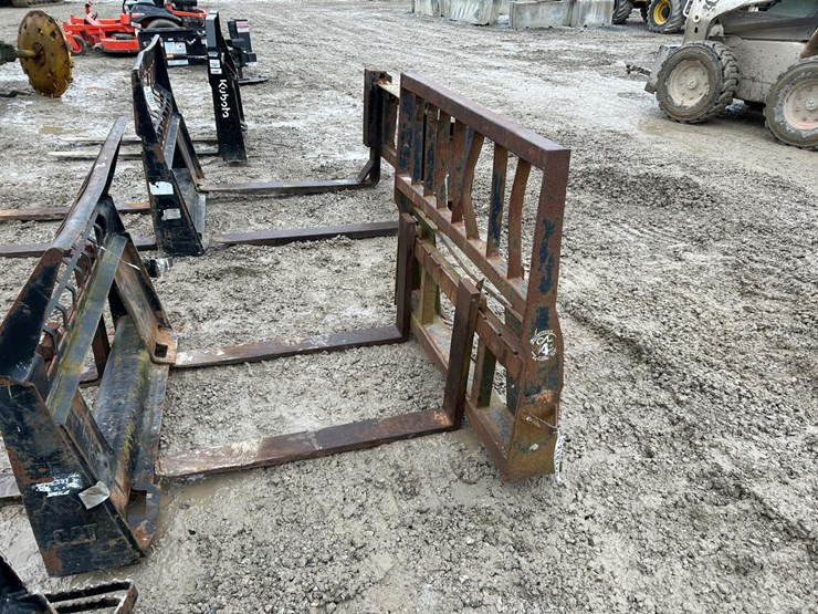 38”-skid-steer-pallet-forks-image-1