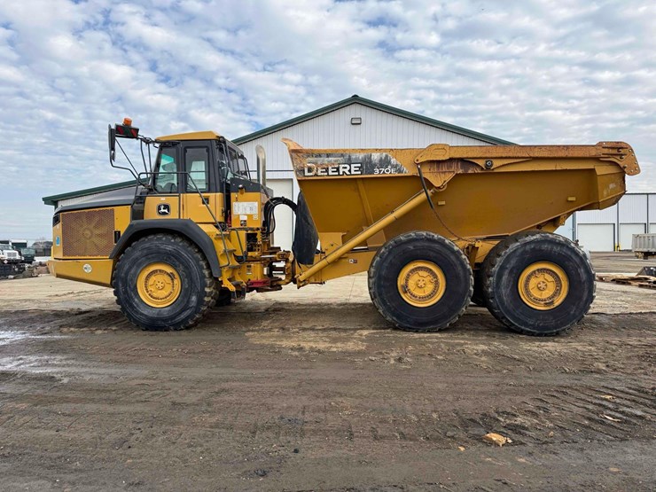 2014-deere-370e-image-1